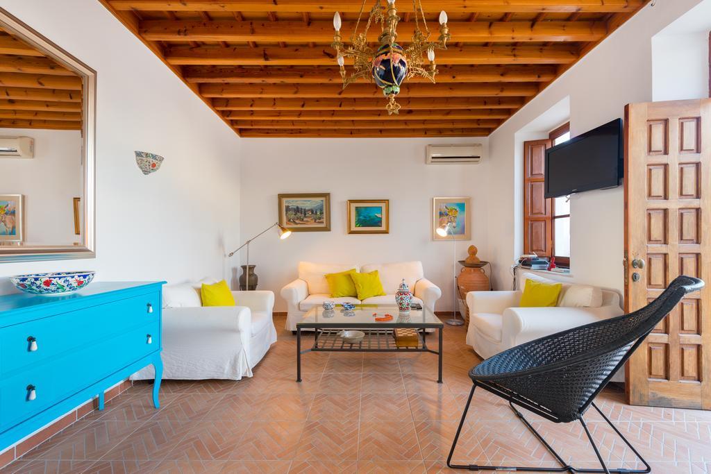 Villa Lindos Buitenkant foto